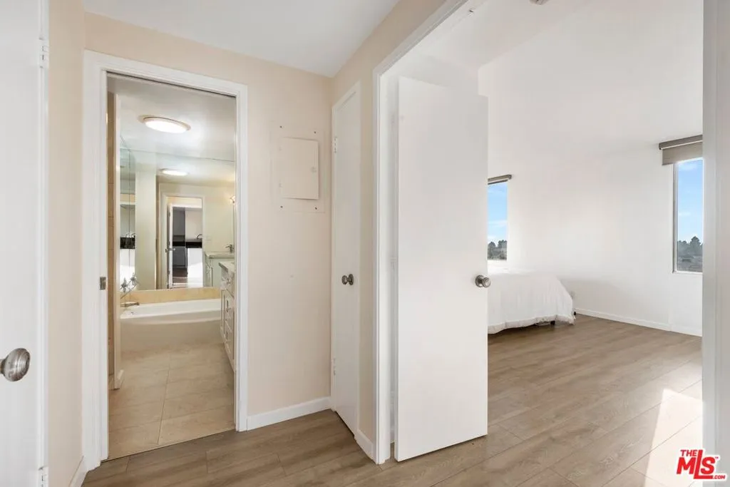 Los Angeles, California 90067, United States, 1 Bedroom Bedrooms, ,1 BathroomBathrooms,Residential,Pending,27551