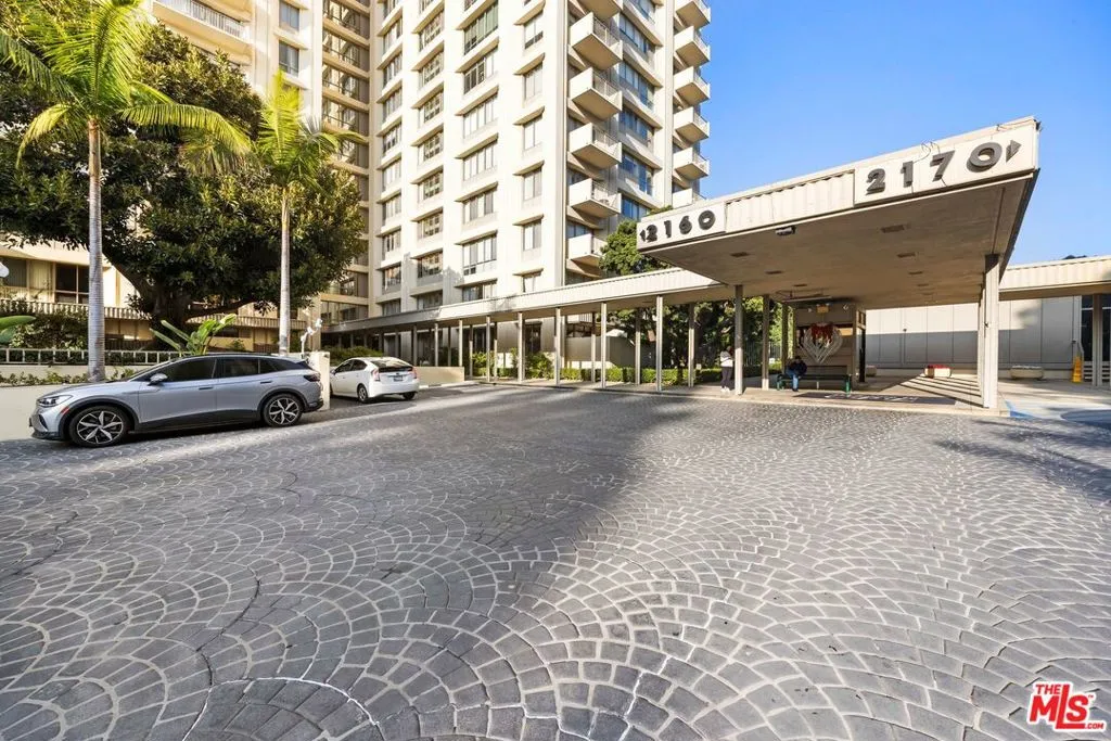 Los Angeles, California 90067, United States, 1 Bedroom Bedrooms, ,1 BathroomBathrooms,Residential,Pending,27551