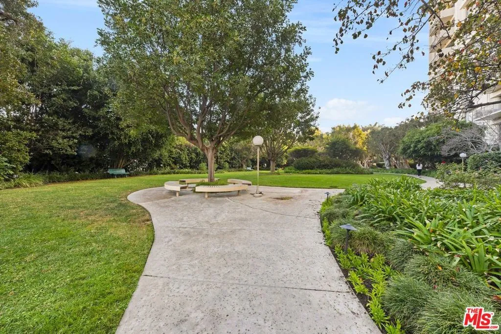 Los Angeles, California 90067, United States, 1 Bedroom Bedrooms, ,1 BathroomBathrooms,Residential,Pending,27551