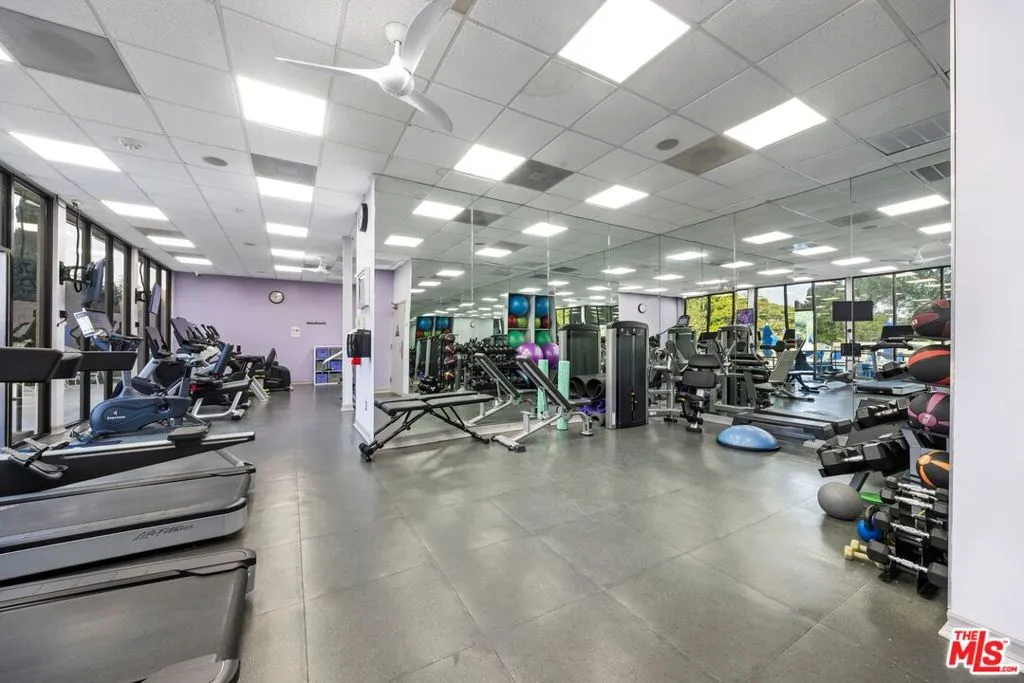 Los Angeles, California 90067, United States, 1 Bedroom Bedrooms, ,1 BathroomBathrooms,Residential,Pending,27551