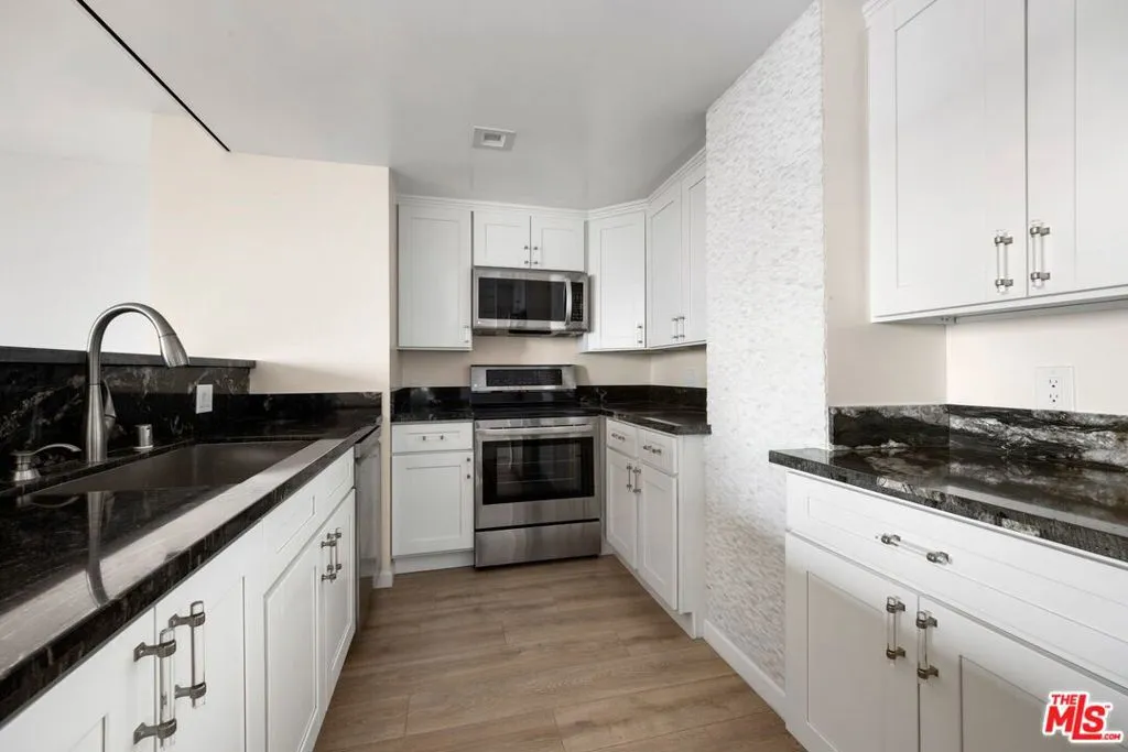 Los Angeles, California 90067, United States, 1 Bedroom Bedrooms, ,1 BathroomBathrooms,Residential,Pending,27551