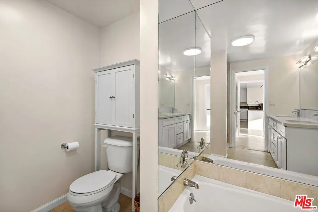 Los Angeles, California 90067, United States, 1 Bedroom Bedrooms, ,1 BathroomBathrooms,Residential,Pending,27551