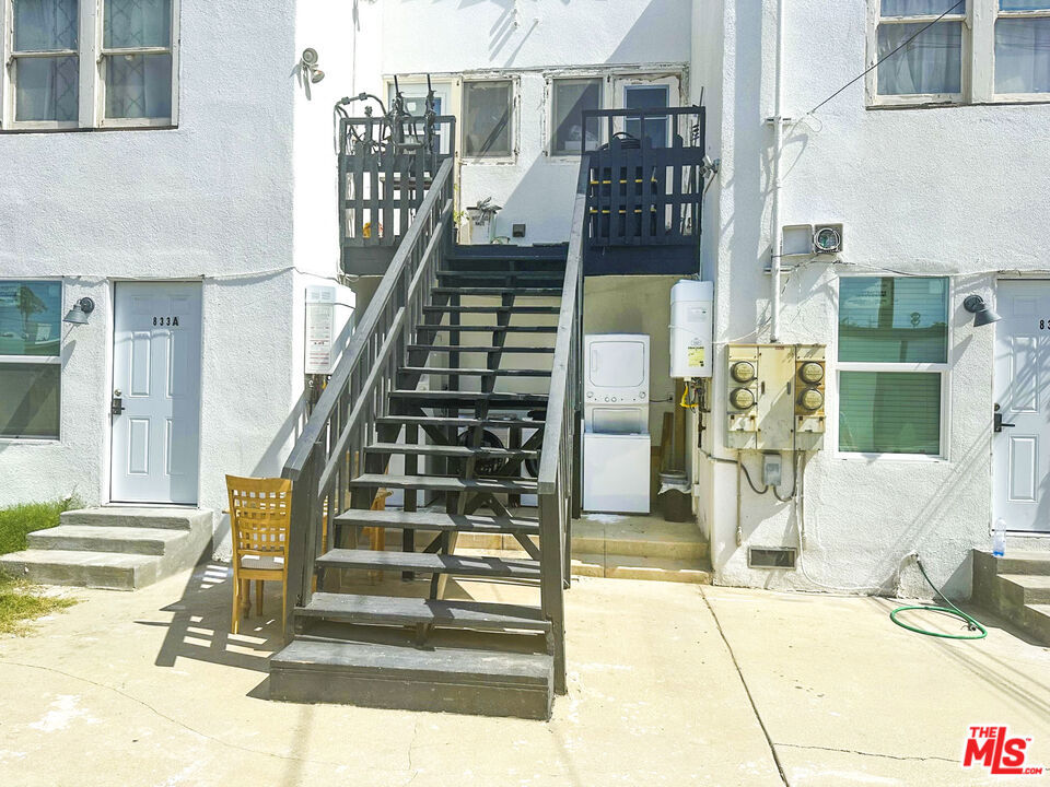 831 N Heliotrope Drive