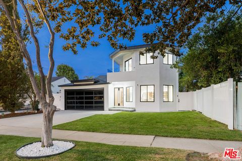 A home in Studio City