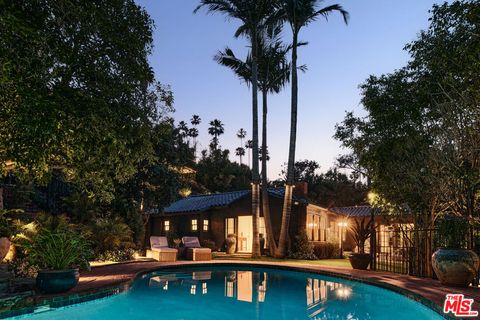 Single Family Residence in Los Angeles CA 2645 Outpost Drive 26.jpg