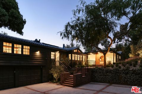 Single Family Residence in Los Angeles CA 2645 Outpost Drive 25.jpg