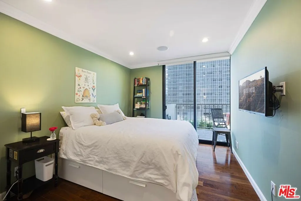 Los Angeles, California 90067, United States, 2 Bedrooms Bedrooms, ,2 BathroomsBathrooms,Residential,Active,13088