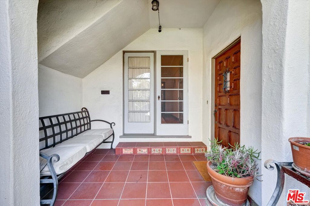 Properties 2 1141 S Hayworth Avenue