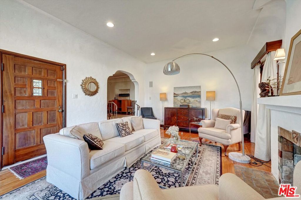 Properties 4 1141 S Hayworth Avenue