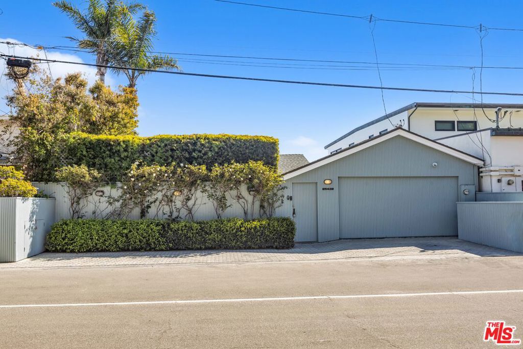 Properties 4 25432 Malibu Road