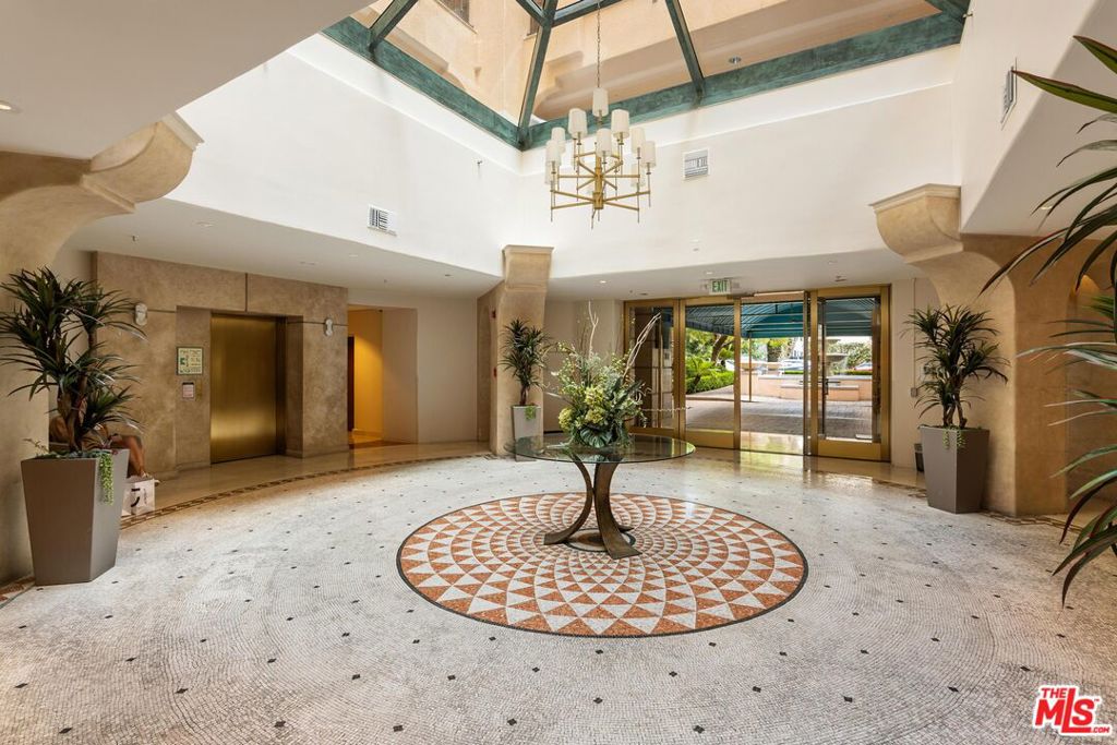 Properties 3 11500 San Vicente Boulevard 218