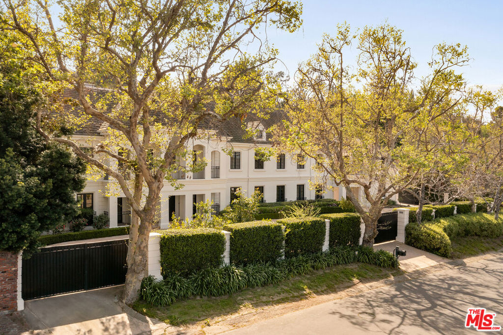 Properties 1 3901 Longridge Avenue