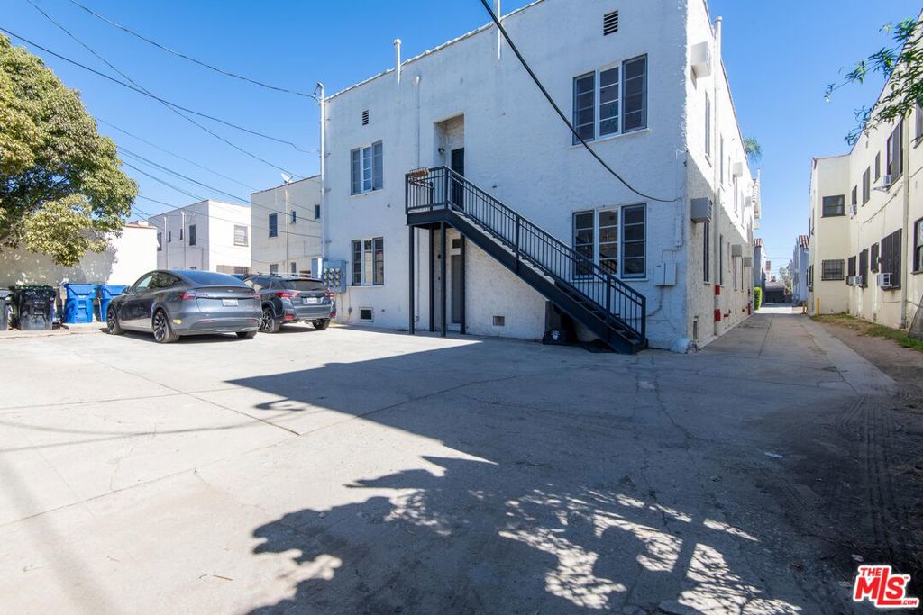 Properties 4 409 N Genesee Avenue