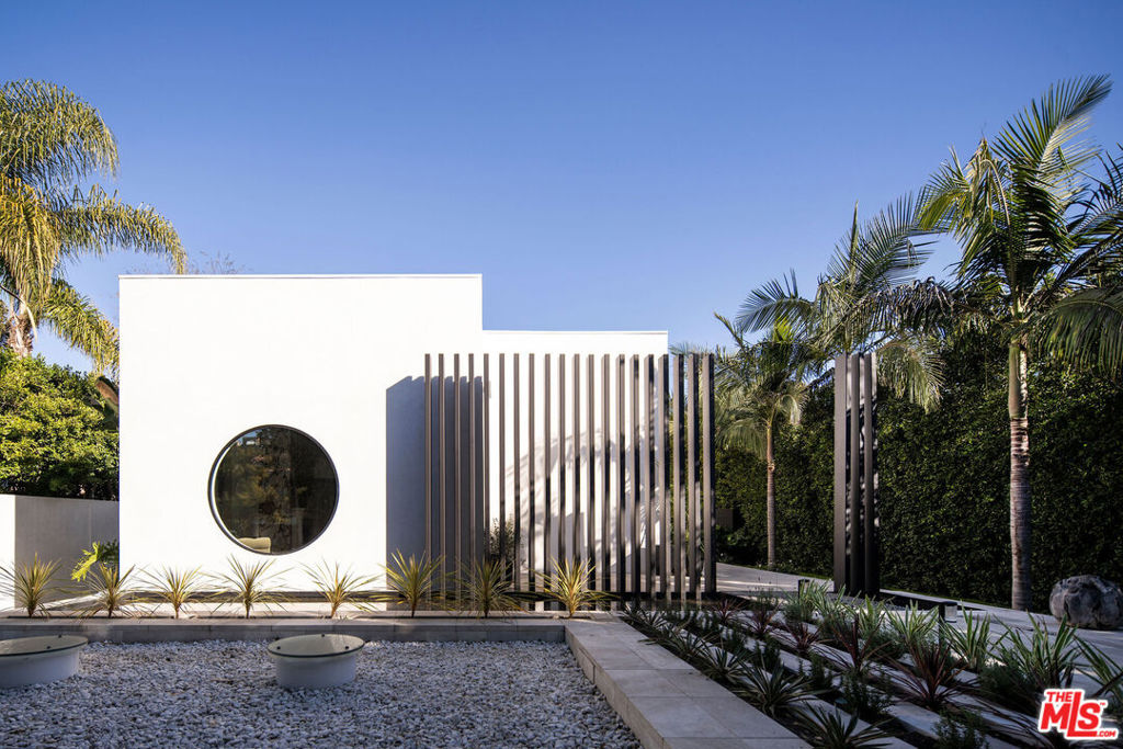 Properties 2 810 N Orlando Avenue