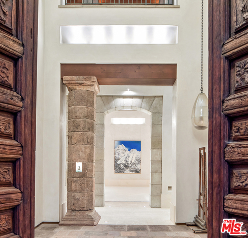 Properties 3 133 S Mapleton Drive
