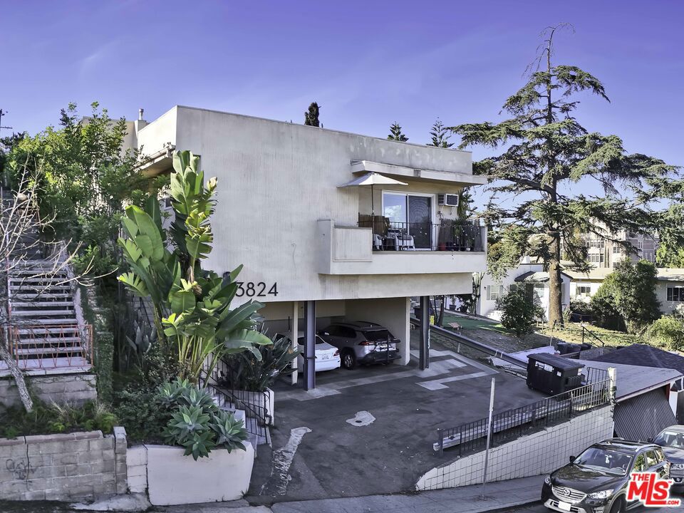Properties 1 3824 Evans Street