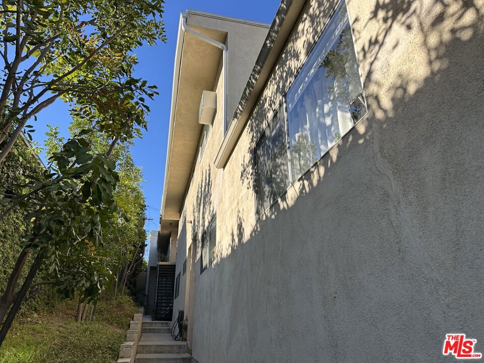 Properties 3 3824 Evans Street