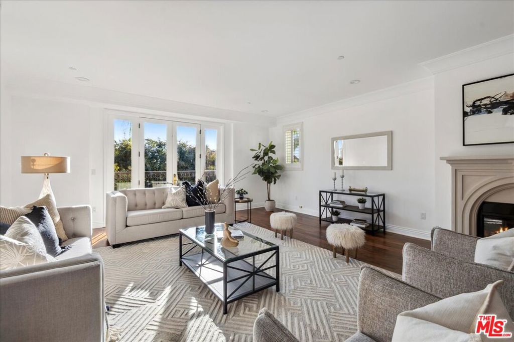 Properties 4 261 S Reeves Drive 304