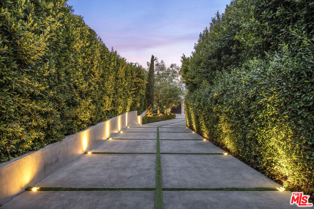 22 Oakmont Drive