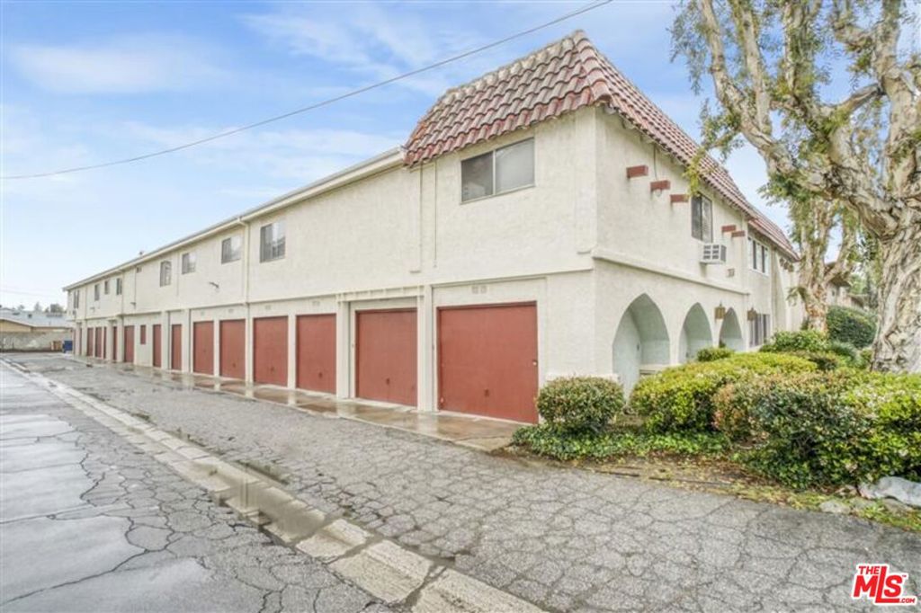 Properties 2 7356 Corbin Avenue