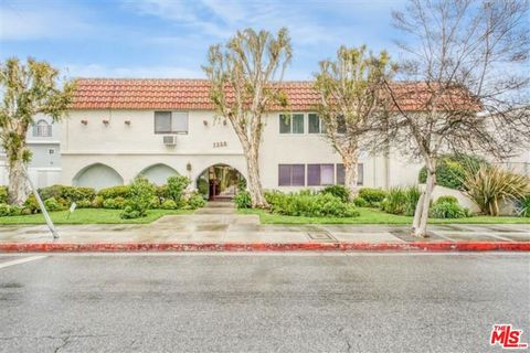 7356 Corbin Avenue Reseda CA 91335