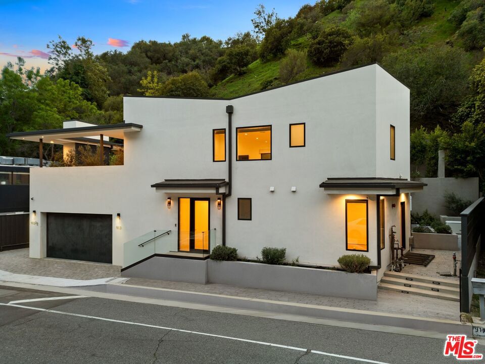 913 N Beverly Glen Boulevard