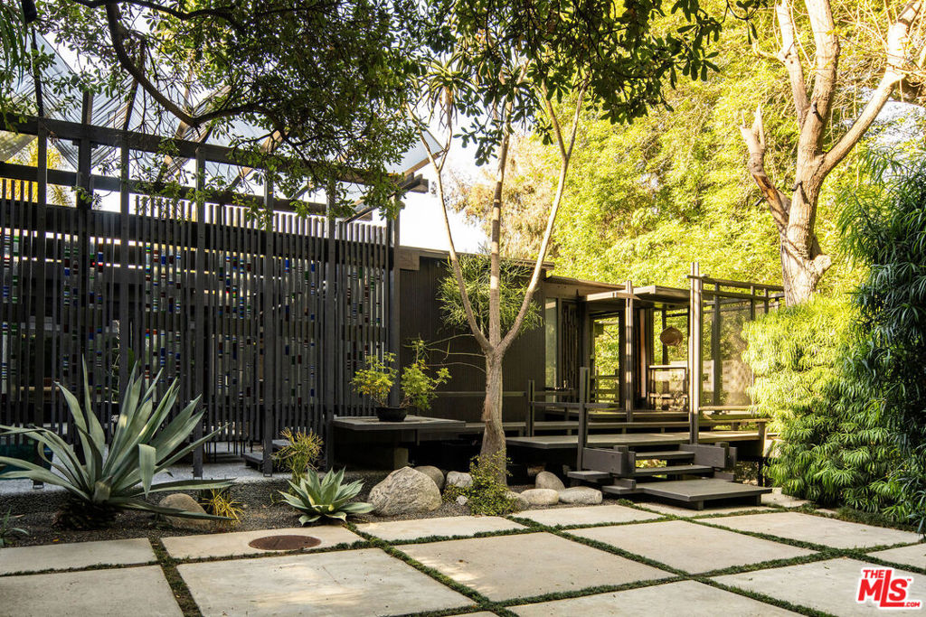 Properties 1 9031 Hollywood Hills Rd