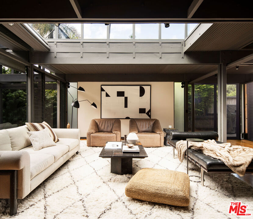 Properties 4 9031 Hollywood Hills Rd