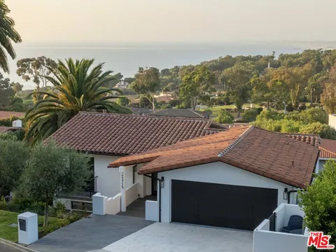 MLS: 25524793