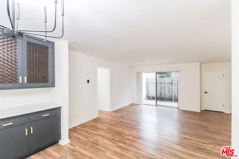 MLS: 25510523