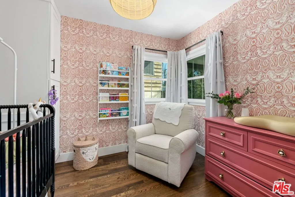 Sherman Oaks, California 91423, United States, 3 Bedrooms Bedrooms, ,3 BathroomsBathrooms,Residential,Pending,78485