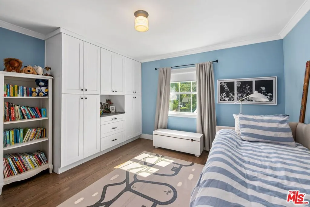 Sherman Oaks, California 91423, United States, 3 Bedrooms Bedrooms, ,3 BathroomsBathrooms,Residential,Pending,78485