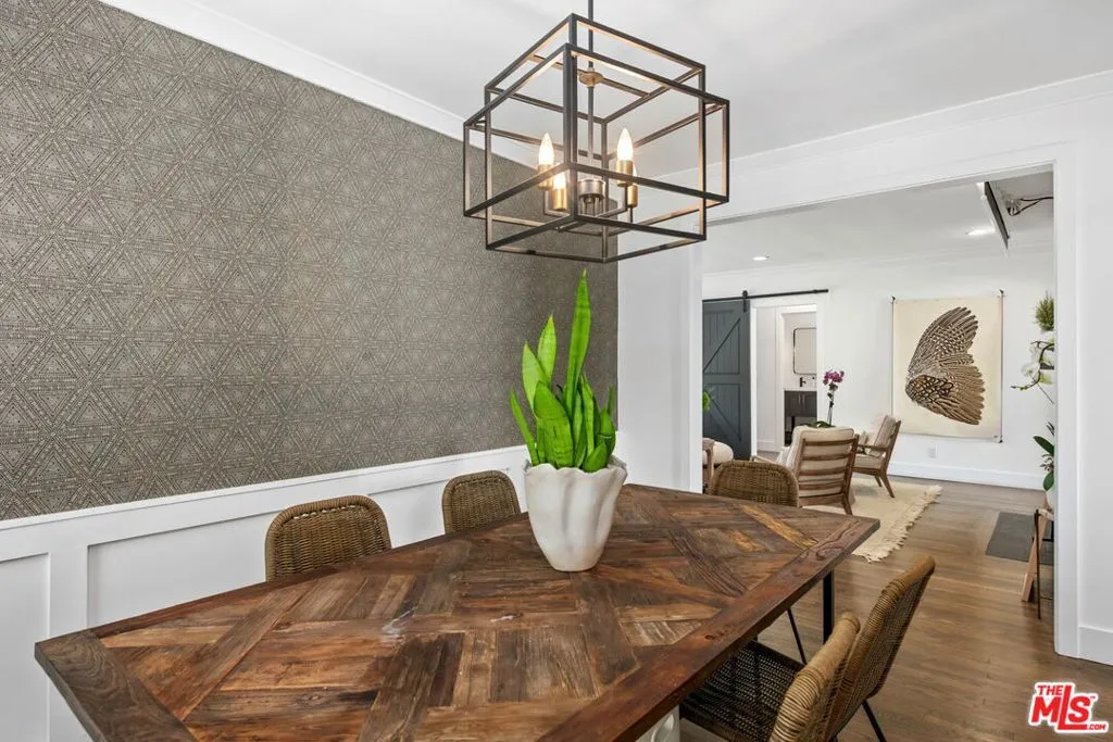 Sherman Oaks, California 91423, United States, 3 Bedrooms Bedrooms, ,3 BathroomsBathrooms,Residential,Pending,78485