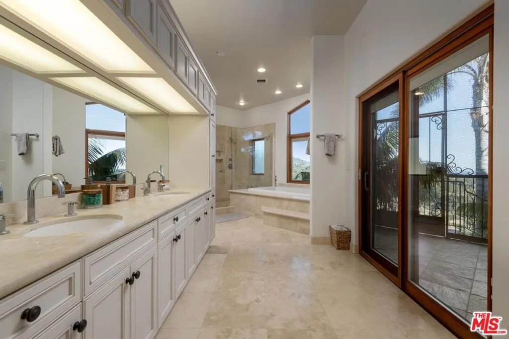 Santa Barbara, California 93110, United States, 4 Bedrooms Bedrooms, ,5 BathroomsBathrooms,Residential,Pending,60874