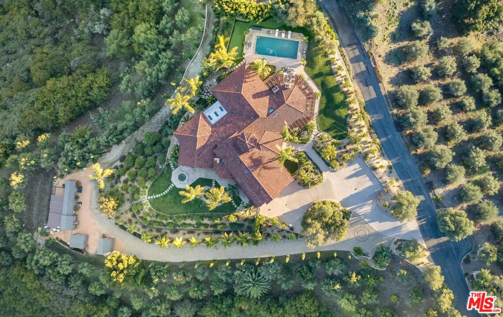 Santa Barbara, California 93110, United States, 4 Bedrooms Bedrooms, ,5 BathroomsBathrooms,Residential,Pending,60874