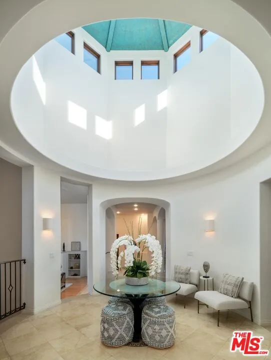 Santa Barbara, California 93110, United States, 4 Bedrooms Bedrooms, ,5 BathroomsBathrooms,Residential,Pending,60874