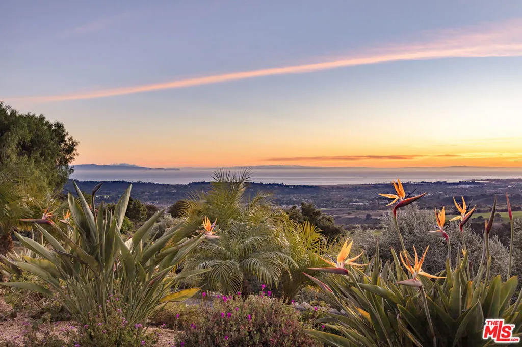 Santa Barbara, California 93110, United States, 4 Bedrooms Bedrooms, ,5 BathroomsBathrooms,Residential,Pending,60874