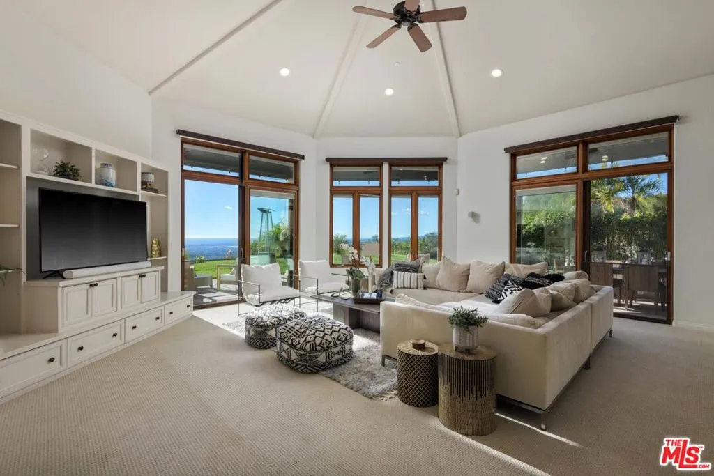 Santa Barbara, California 93110, United States, 4 Bedrooms Bedrooms, ,5 BathroomsBathrooms,Residential,Pending,60874