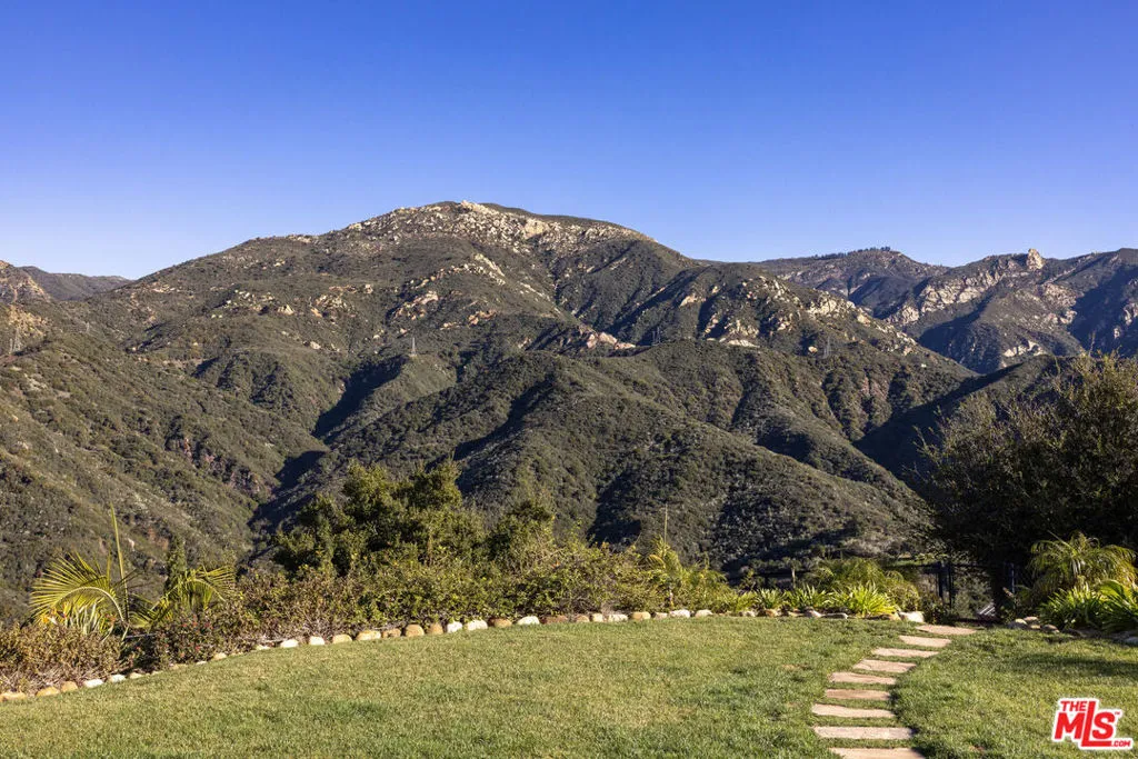 Santa Barbara, California 93110, United States, 4 Bedrooms Bedrooms, ,5 BathroomsBathrooms,Residential,Pending,60874