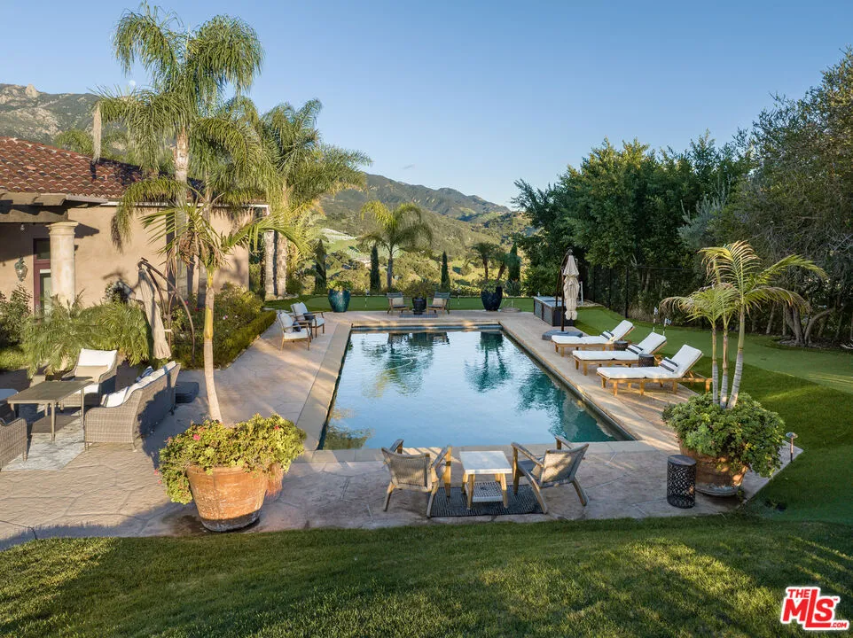 Santa Barbara, California 93110, United States, 4 Bedrooms Bedrooms, ,5 BathroomsBathrooms,Residential,Pending,60874