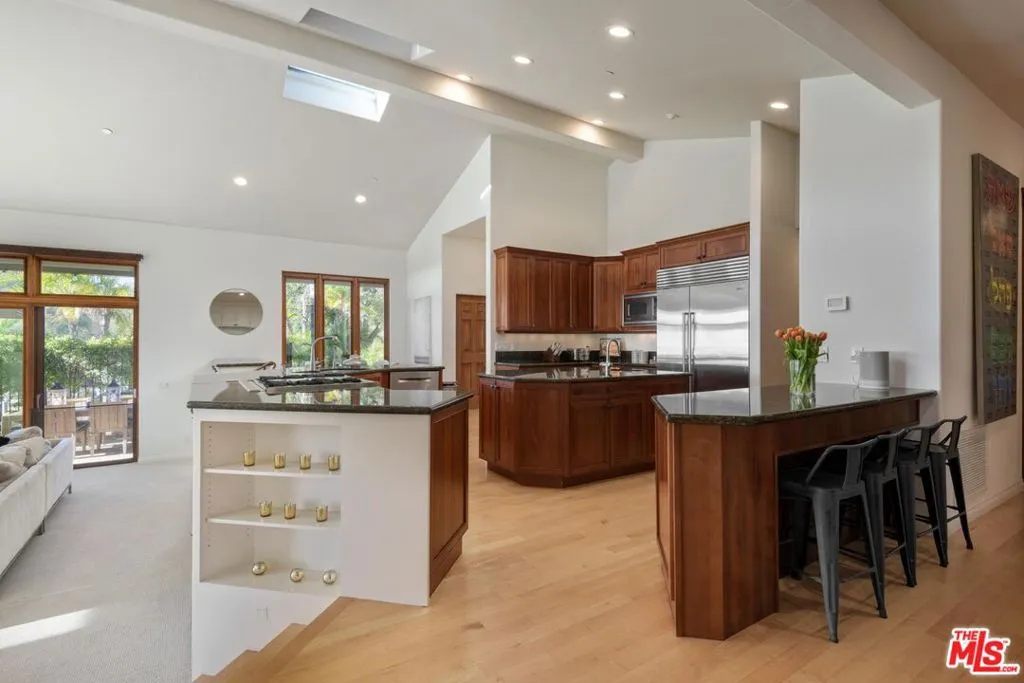 Santa Barbara, California 93110, United States, 4 Bedrooms Bedrooms, ,5 BathroomsBathrooms,Residential,Pending,60874