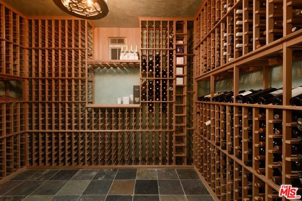 Santa Barbara, California 93110, United States, 4 Bedrooms Bedrooms, ,5 BathroomsBathrooms,Residential,Pending,60874