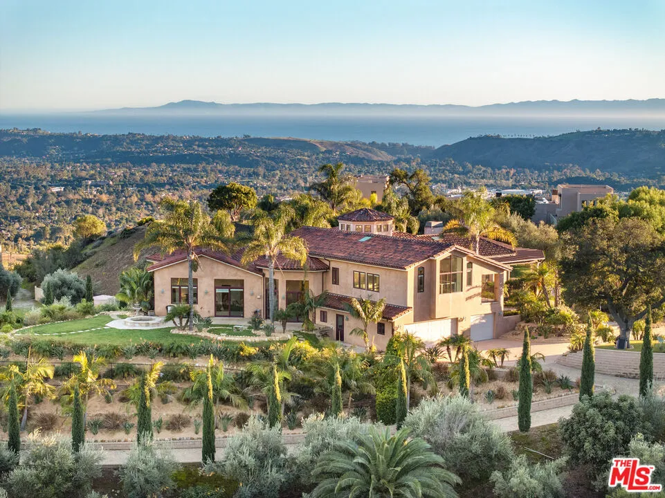 Santa Barbara, California 93110, United States, 4 Bedrooms Bedrooms, ,5 BathroomsBathrooms,Residential,Pending,60874