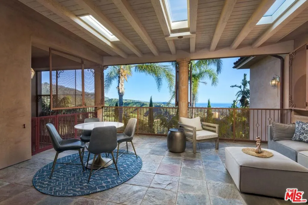 Santa Barbara, California 93110, United States, 4 Bedrooms Bedrooms, ,5 BathroomsBathrooms,Residential,Pending,60874