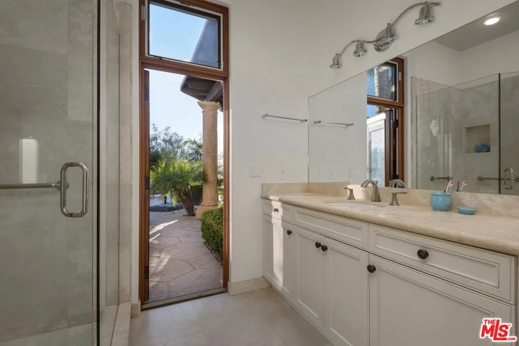 Santa Barbara, California 93110, United States, 4 Bedrooms Bedrooms, ,5 BathroomsBathrooms,Residential,Pending,60874