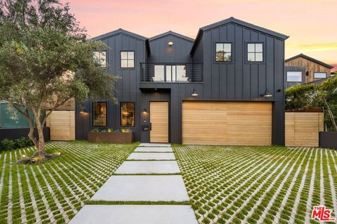 A home in Studio City