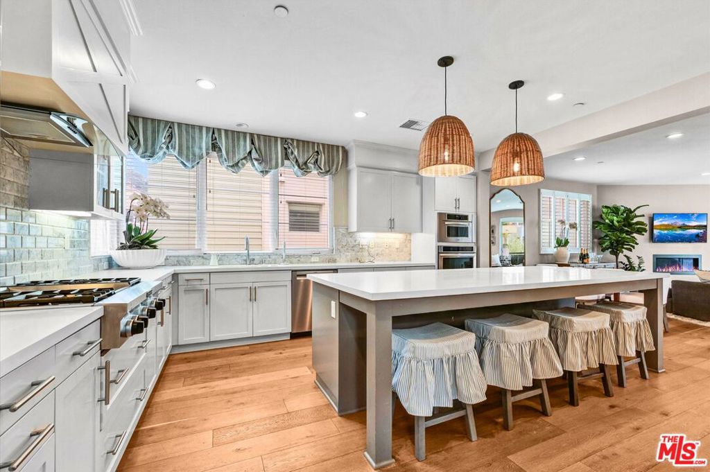 Properties 2 5817 S Sparrow Court