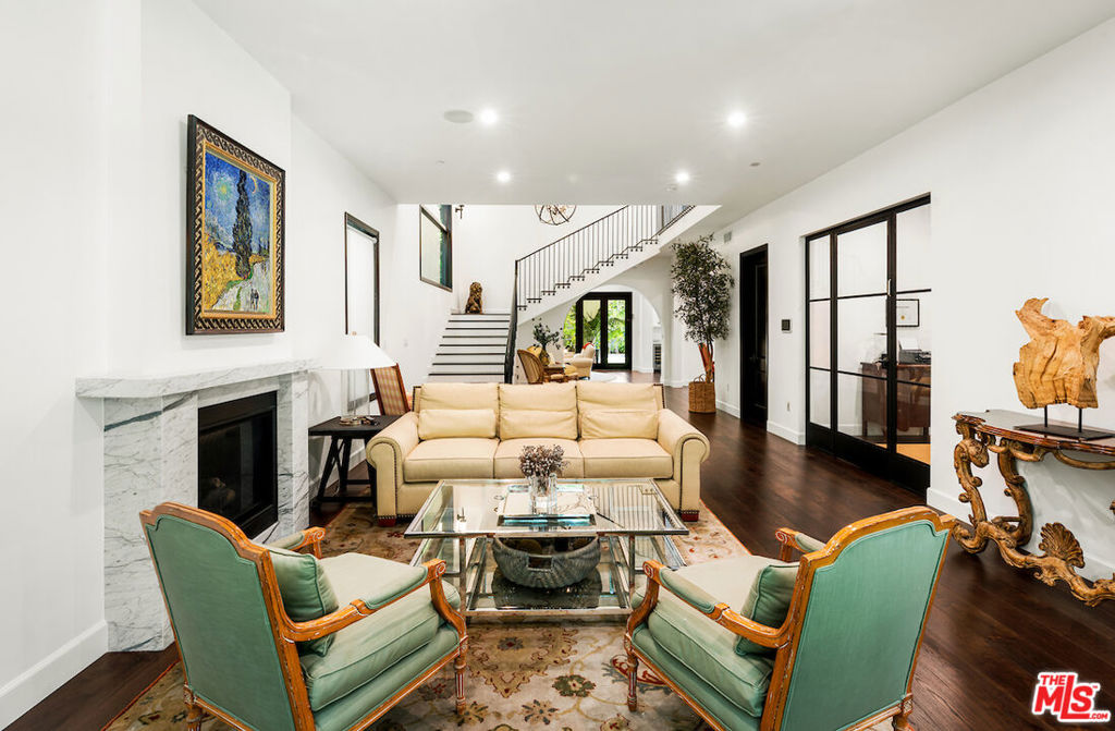 Properties 4 356 S Clark Drive