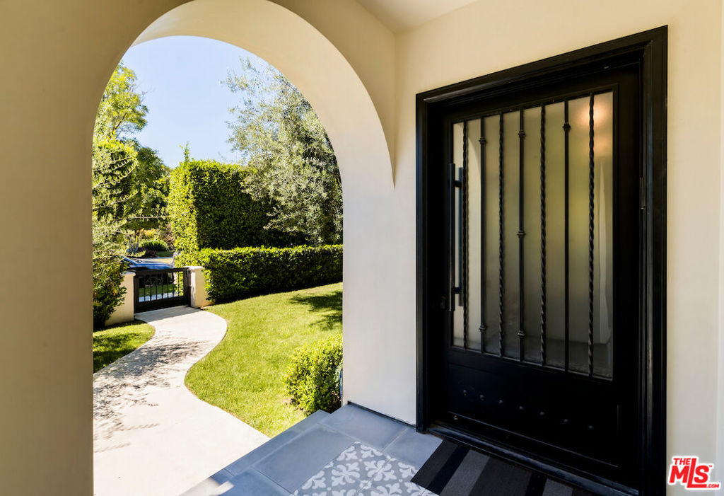 Properties 2 356 S Clark Drive