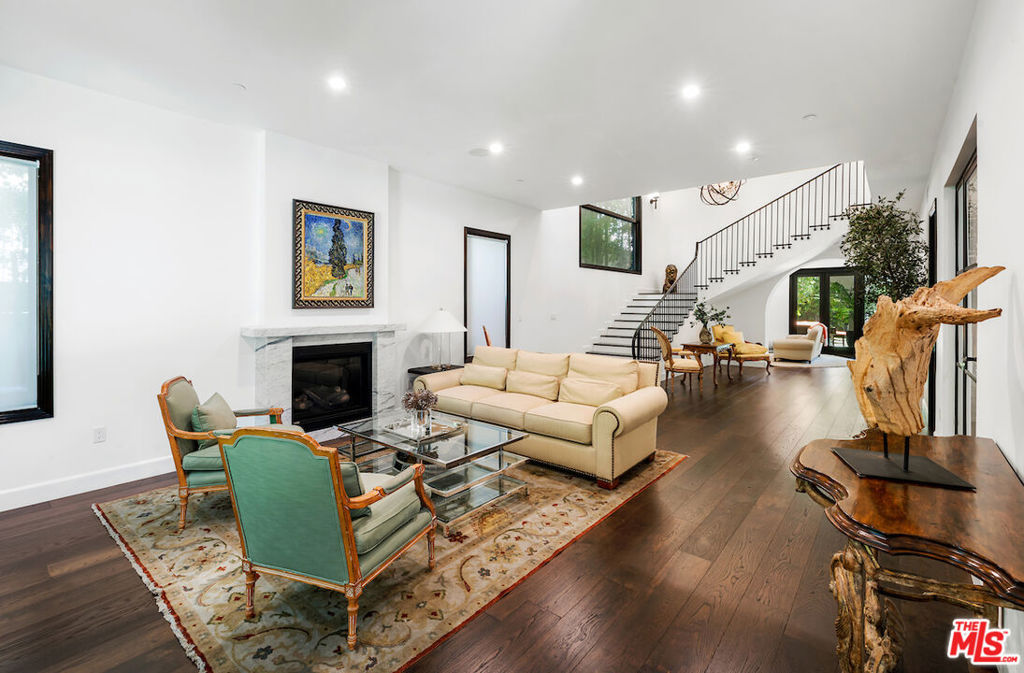 Properties 3 356 S Clark Drive
